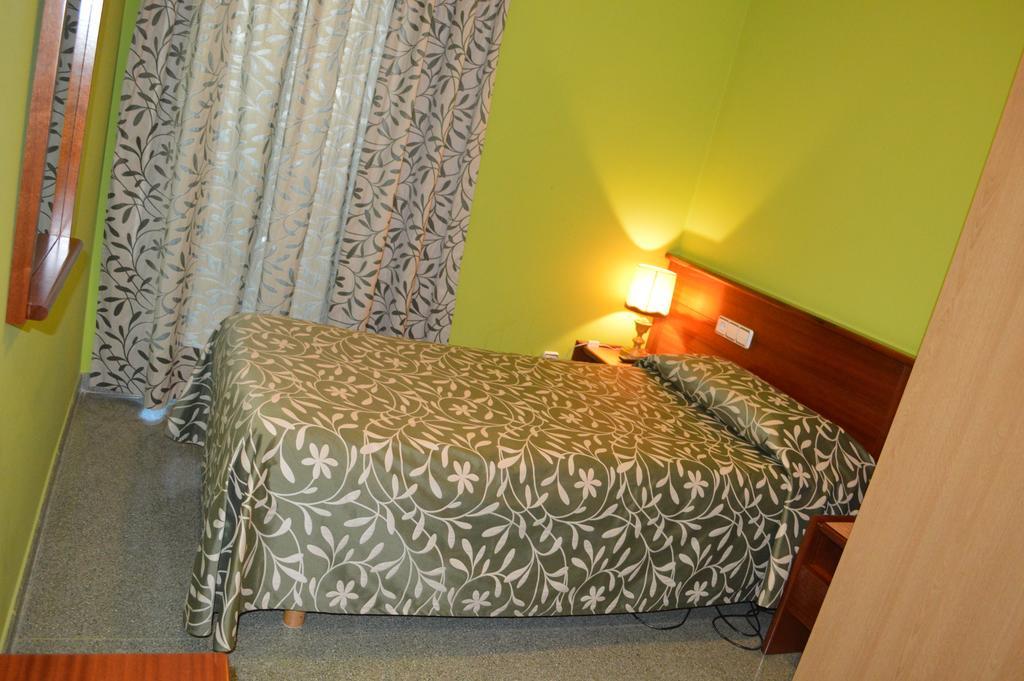 Hotel Don Pelayo Arbós Buitenkant foto